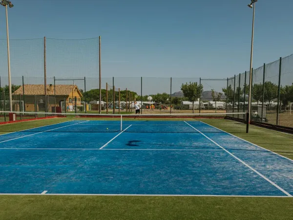 Tennis courts at Roan camping Playa Brava.